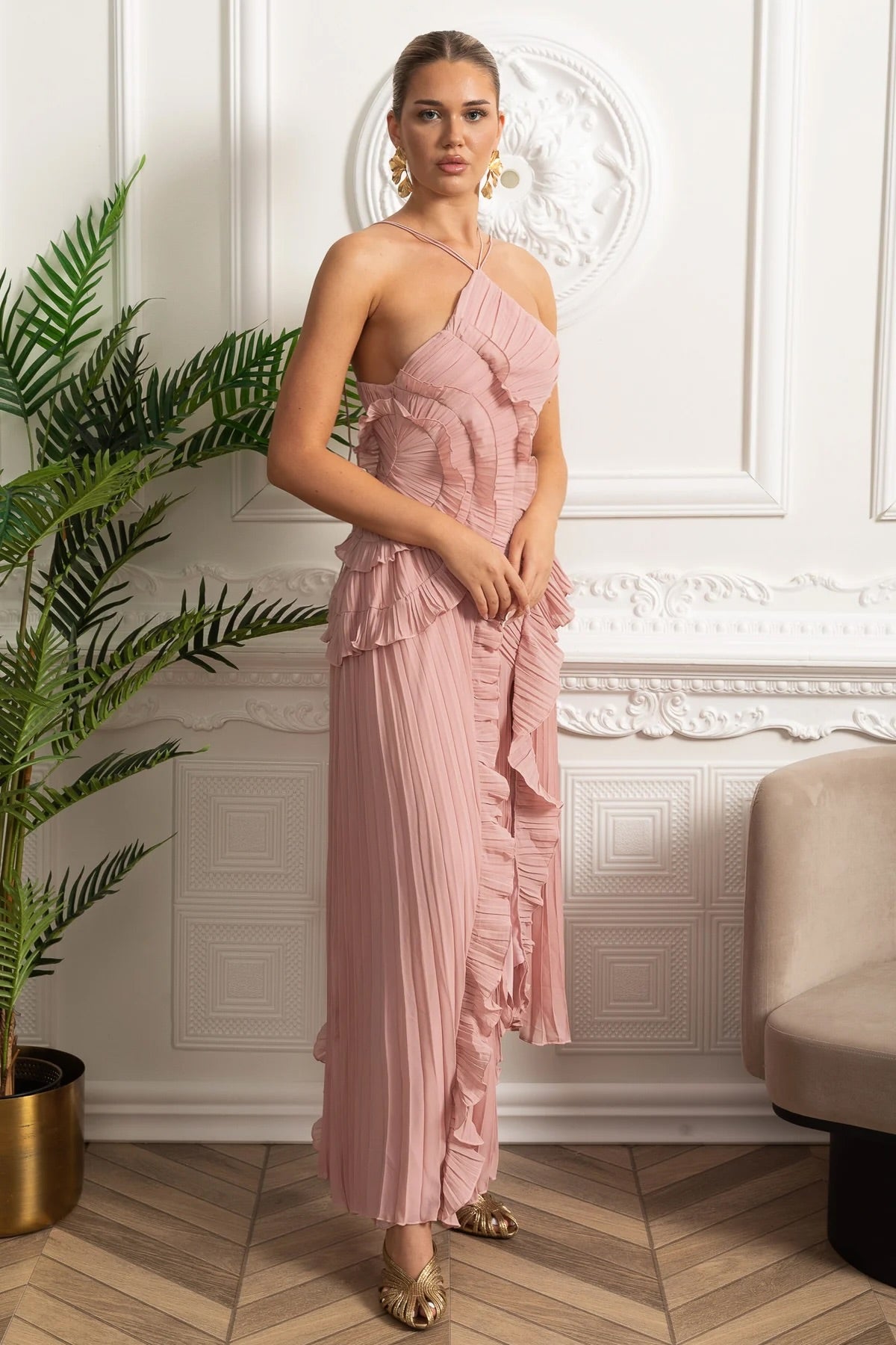 Vestido midi con cuello halter plisado y volantes en cascada - Rosa