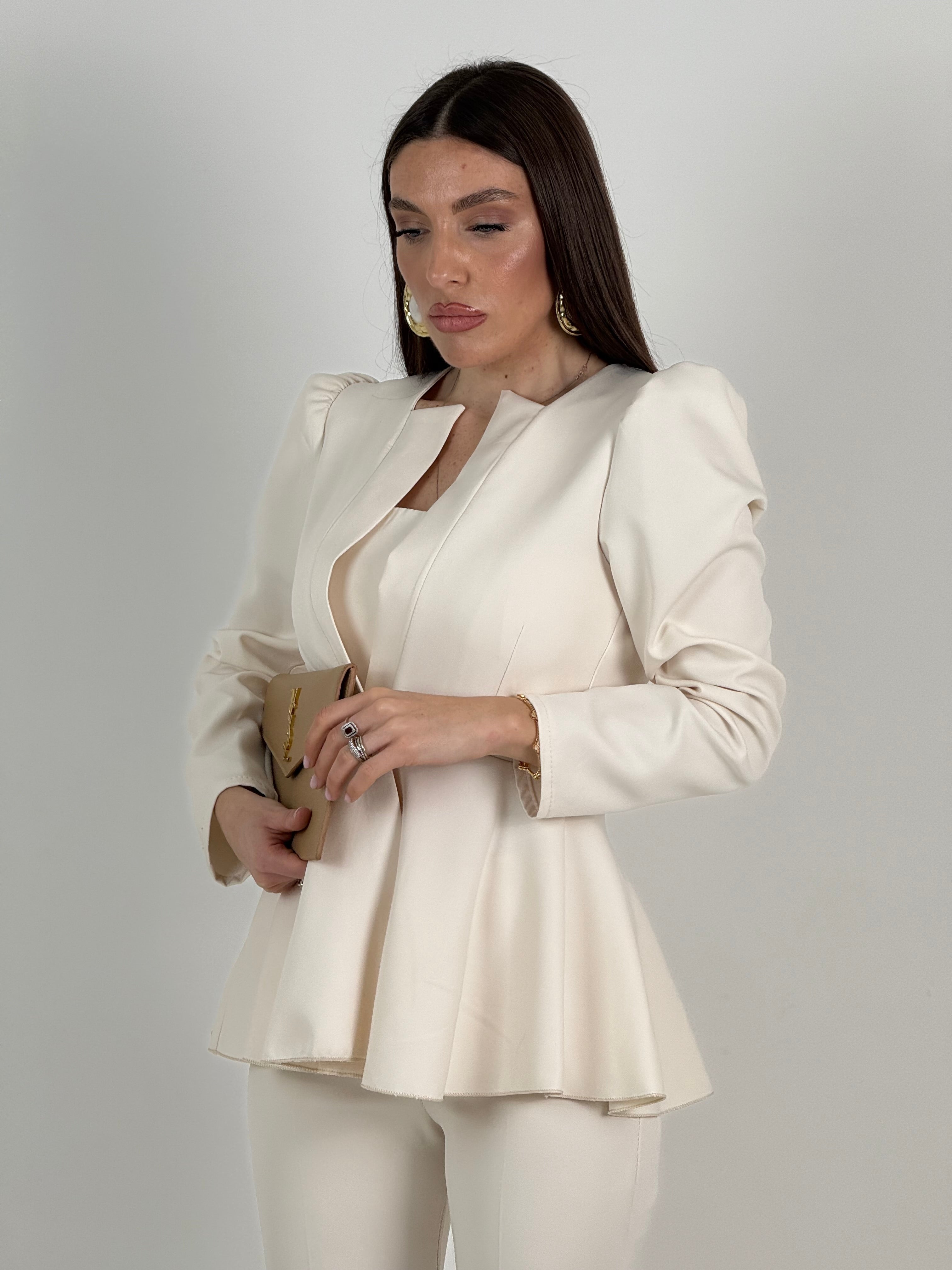 Conjunto Asia -  Conjunto de tres piezas - chaqueta con volantes y pantalón palacio