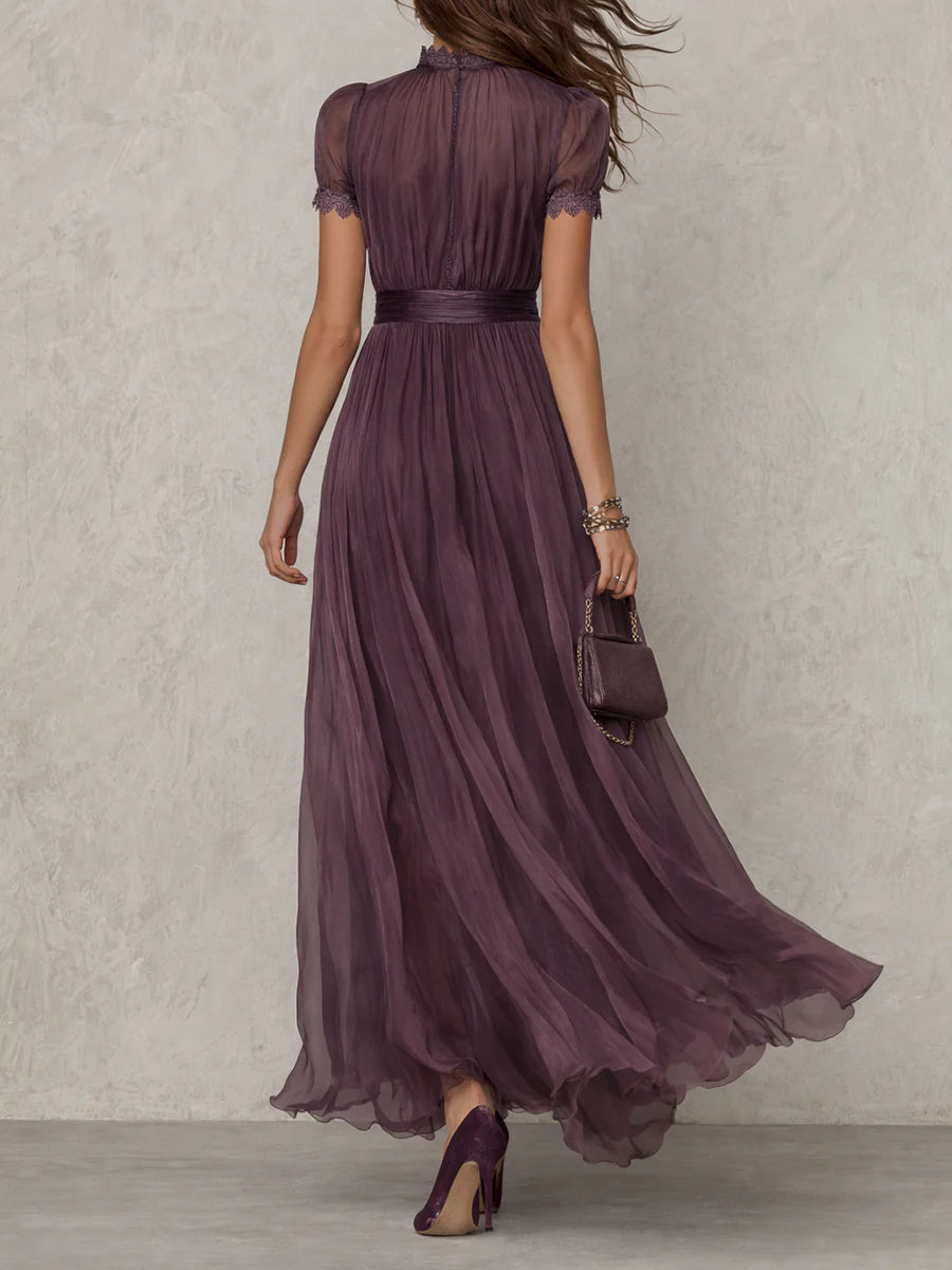 Flavia • Vestido largo violeta con escote de lágrima y borde de encaje de chiffon