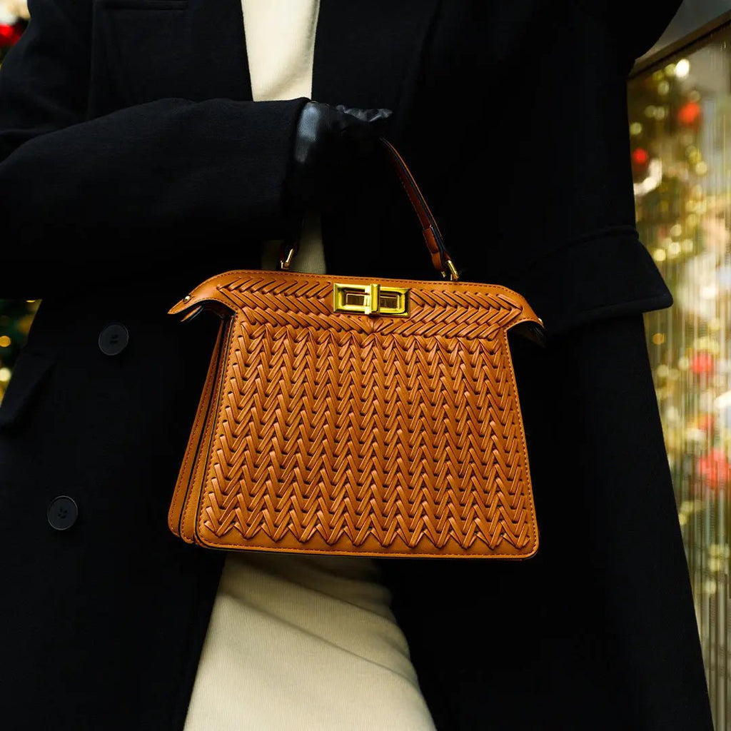 Bolso Estelle de Cuero Trenzado – Cierre Dorado Elegante