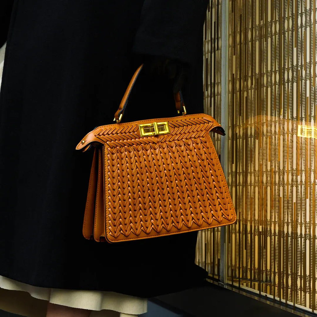 Bolso Estelle de Cuero Trenzado – Cierre Dorado Elegante