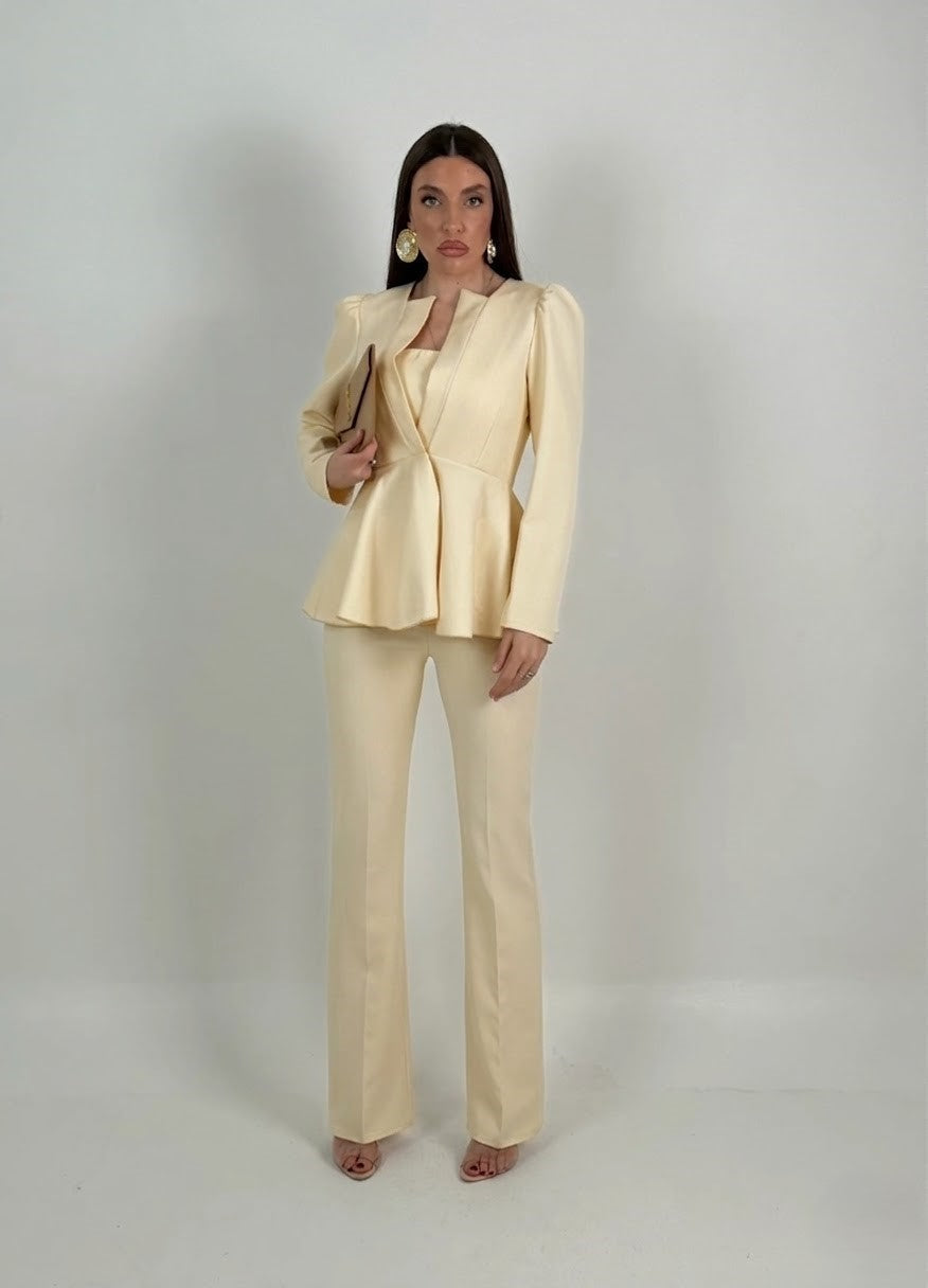 Conjunto Asia -  Conjunto de tres piezas - chaqueta con volantes y pantalón palacio